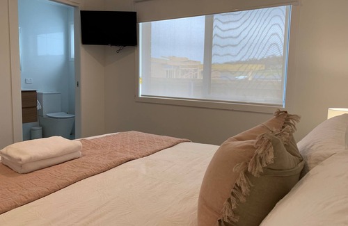 Rokeby Maison | Vineyard Views, Brand NEW-Sleeps 6,20 Mins to CBD