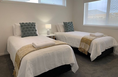 Rokeby Maison | Vineyard Views, Brand NEW-Sleeps 6,20 Mins to CBD