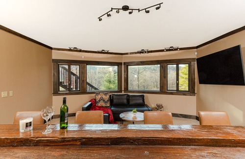 Stroudsburg Cabine | Vineyard w/ mountain views - minutes to ski and waterparks