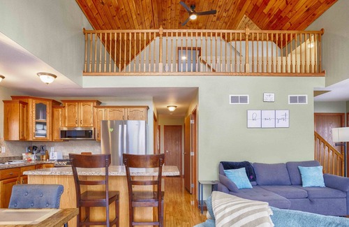 Hammondsport Maison | Vineyard with a View: Close to Wineries + Hot Tub!