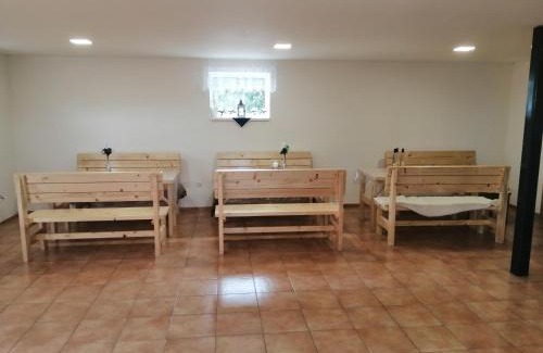 Drnholec Maison | Vinný sklep u Malíků
