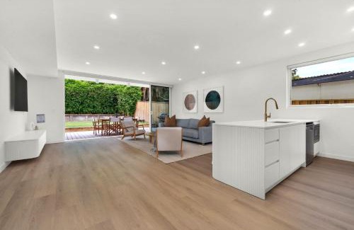 Vincentia Maison | Vinny Beach House for 12 Vincentia