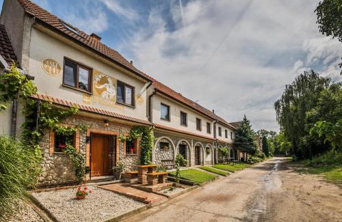 Hovorany Maison | Vinoza - ubytování a vinný sklep v Moravském Toskánsku
