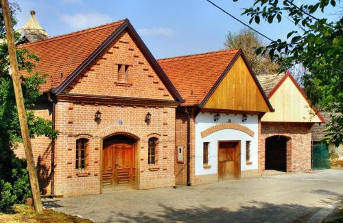Knezevi Vinogradi Maison | Vinska kuća na vinskoj cesti Zmajevac