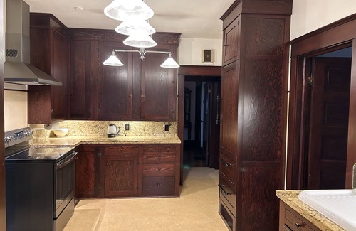 Woodstock Maison | Vintage 3BR/2BA home in desirable Woodstock neighborhood