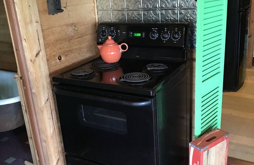 Pine Plains Cabine | La cabane du lac des années 50 en vedette dans les «retraites de rêve» du Fresh Cottage Magazine