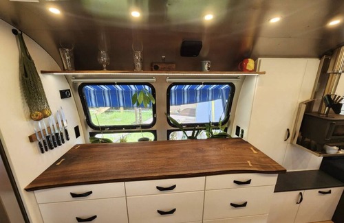 Baptistown Maison | Vintage Airstream “Lost inn Lavender”