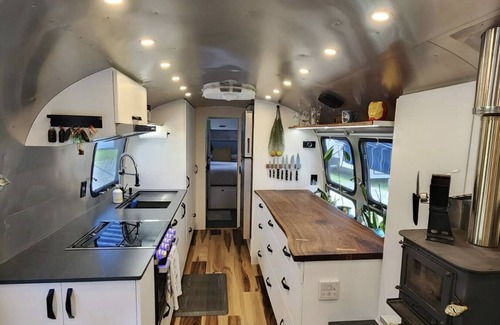 Baptistown Maison | Vintage Airstream “Lost inn Lavender”