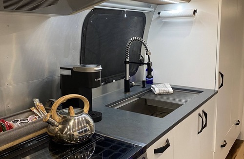 Baptistown Maison | Vintage Airstream “Lost inn Lavender”