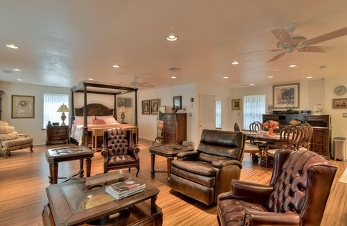 Dallas Copropriété | Vintage / antique 1200 sq. ft. interior loft & parking