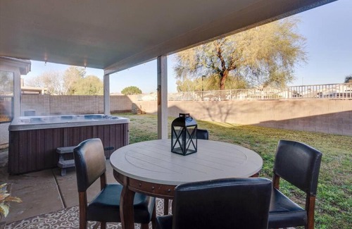 Avondale Maison | Vintage Avondale Getaway w Spa