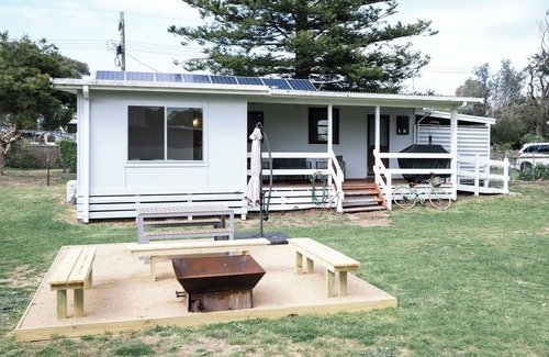 Somers Maison | Vintage Beach Cottage - across road from beach