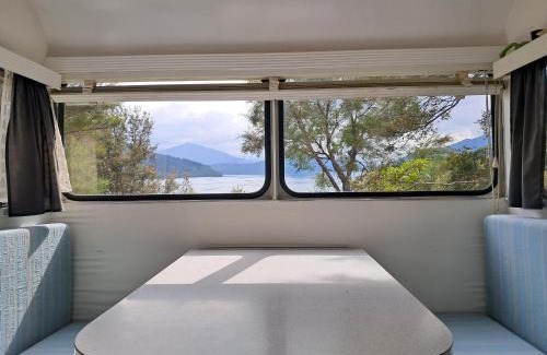 Moetapu Bay Autre | Vintage Caravans by the Sea