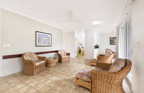 The Gardens Appartement | Vintage Charm at The Gardens with Lagoon Pool