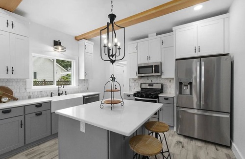 Hillsboro Maison | Vintage House on Main St