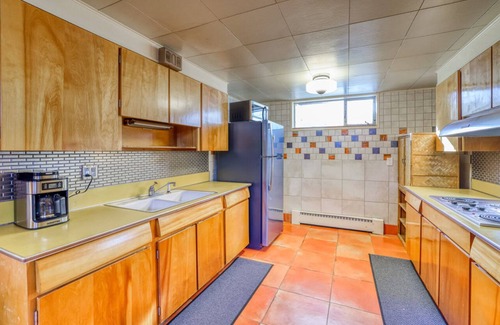 Bel Aire Maison | Vintage Luxury W/Spa, Huge Yard Near Red Rocks and City