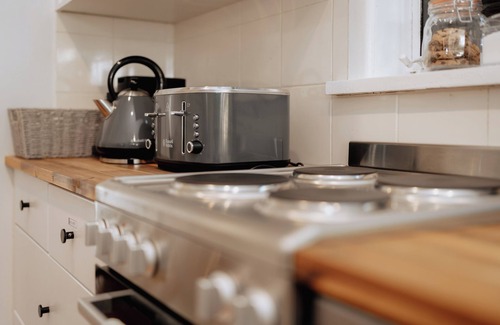 Olinda Maison | Vintage Olinda Cottage with a Touch of Modernity & Cafes Walking Distance