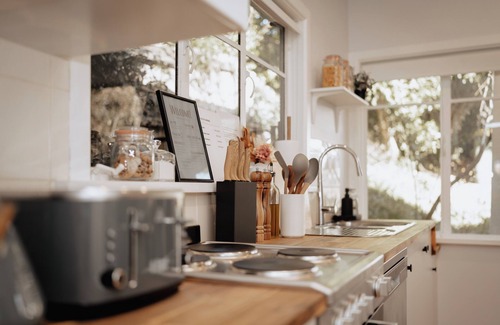 Olinda Maison | Vintage Olinda Cottage with a Touch of Modernity & Cafes Walking Distance