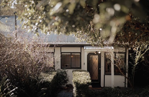 Olinda Maison | Vintage Olinda Cottage with a Touch of Modernity & Cafes Walking Distance