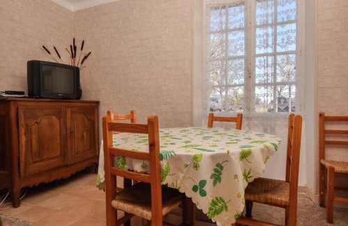 Montfaucon Maison | Vintage Retreat in Montfaucon