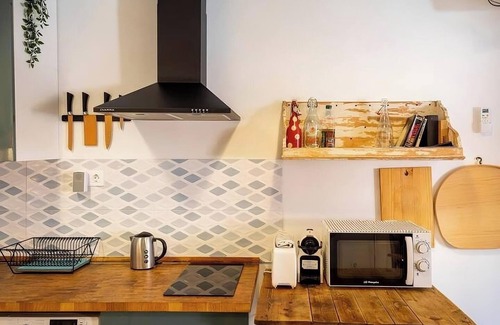 Sant Adria de Besos Appartement | 1920 Studio4 WiFi, AC, Kitchen, Bathroom, TV, Washing Machine, Nespresso MicroWa