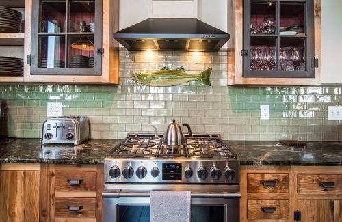 Red Point Cottage | Vintage Waterfront Cottage with Stunning Sunsets