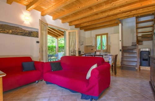 Coreglia Antelminelli Maison | Viola (BLU601) by Interhome