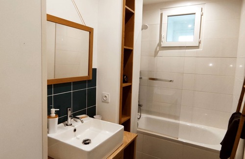 Saumur Appartement | Violettes Blanches ★ Cosy★ Parking privé ★ TV ★ WiFi
