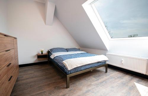 Schwedt/Oder Appartement | VIP ApB 63qm 3 Zi Dachgeschoss Klimaanlage große Wohnküche großes Bad 2 WCs 3 Betten 1 Schlafsofa