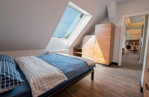 Schwedt/Oder Appartement | VIP ApB 63qm 3 Zi Dachgeschoss Klimaanlage große Wohnküche großes Bad 2 WCs 3 Betten 1 Schlafsofa