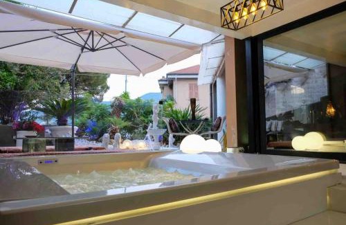 La Spezia Historic Centre Appartement | Vip garden jacuzzi seaview in the hearth of downtown