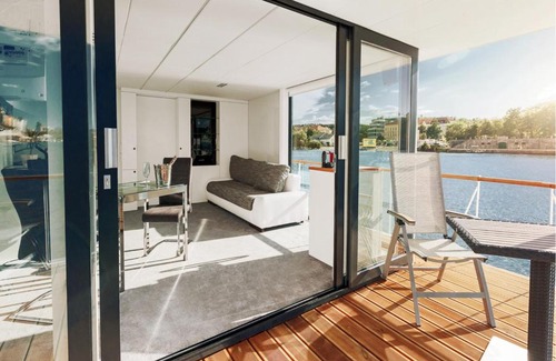 Smichov Location De Bateaux | VIPliving Houseboat