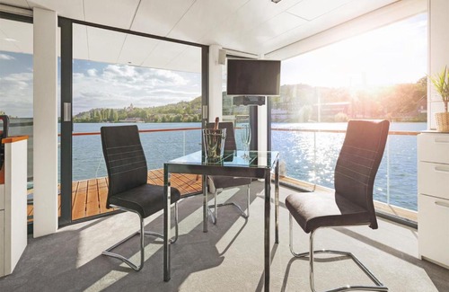 Smichov Location De Bateaux | VIPliving Houseboat