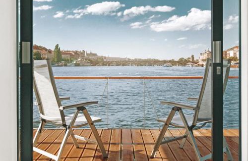 Smichov Location De Bateaux | VIPliving Houseboat