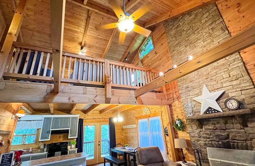 Pine Mountain Cabine | Rustic Star