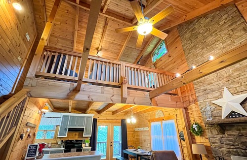 Pine Mountain Cabine | Rustic Star