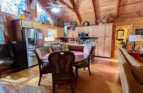 Pine Mountain Cabine | Sparkleberry Cabin