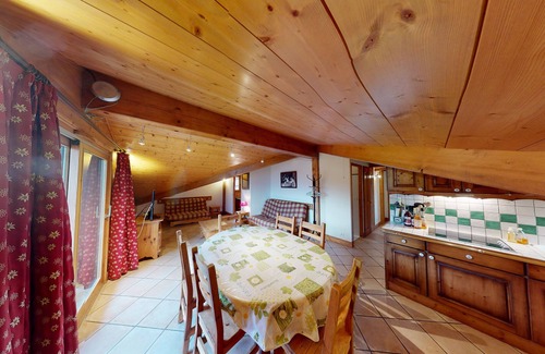 Les Esserts Appartement | Aux pieds des pistes de Ski -VTT, appartement spacieux et convivial