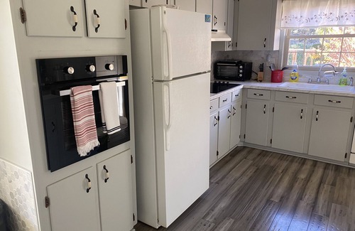 Warner Robins Maison | Visiting family need space? Enjoy our spacious & serene abode. Plenty of space!