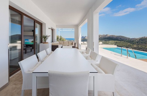 Urbanitzacio la Font Villa | Vista Bahia est une luxueuse villa avec 4 chambres et 3 salles de bains