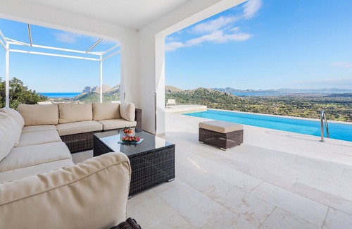 Urbanitzacio la Font Villa | Vista Bahia est une luxueuse villa avec 4 chambres et 3 salles de bains
