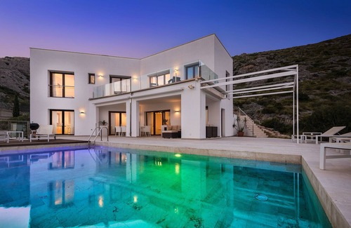 Urbanitzacio la Font Villa | Vista Bahia est une luxueuse villa avec 4 chambres et 3 salles de bains