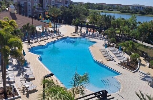 Florida Central Atlantic Coast Copropriété | Vista Cay Pool & Lake View Condo! Près de tous les parcs et congrès