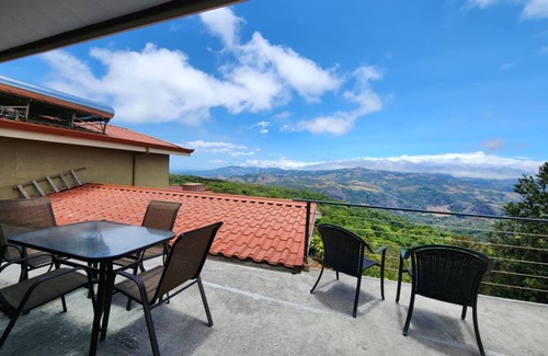 Garabito Appartement | Vista Colina Apartment: Peaceful 2 bed, 1 bath, hilltop hideaway with views.