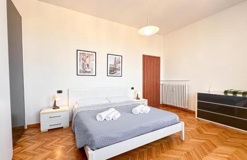 Old Town Appartement | Vista Ghirlandina - Attico sul tetto del centro al settimo piano