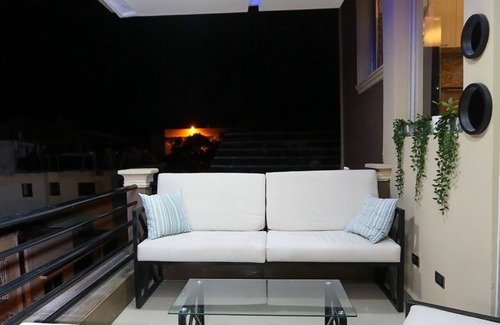 San Cristobal Appartement | Vista Hermosa RD Modern 2 BR vacation home with Balcony.