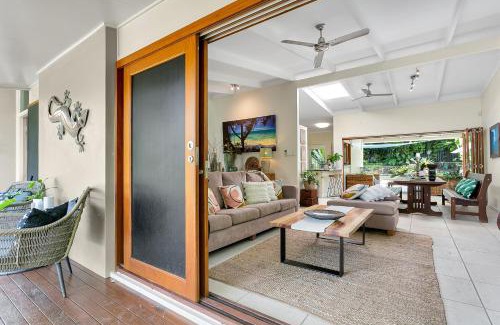 Whitfield Villa | Vista Hillview Family Villa
