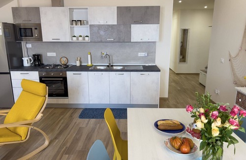 Imperia Appartement | Vista Mare Borgo Peri: front de mer, 2 chambres, 2 salles de bain, terrasse vue mer