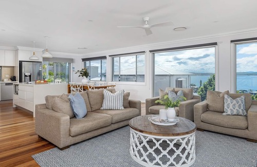 Corlette Maison | Vista Port Stephens - Luxurious Coastal Retreat