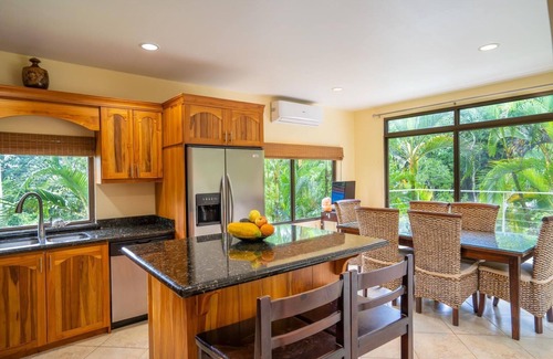 Parrita Maison | VISTA VERDE HOUSE W/POOL & WIFI